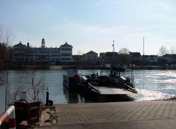 Die Mainfähre Rumpenheim verbindet Rumpenheim mit dem Maintaler Stadtteil Bischofsheim