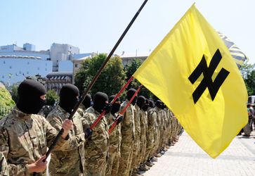 Archivbild: Soldaten des Neonazi-Regiments Asow. Bild: Alexandr Maksimenko / Sputnik