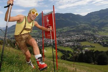 Kitzbüheler Alpen: Bei der Streif-Wanderung in Kitzbühel ist man mitten drin in der schwersten Skiabfahrt der Welt. (c) obs/Kitzbüheler Alpen Marketing GmbH