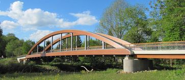 Die geschützte Holzbrücke über die Agger in Höngesberg (Nordrhein-Westfalen).
Quelle: Prof. Dr. Antje Simon (idw)