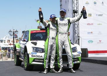 SKODA bei der Rallye Italien Sardinien: Jan Kopecky/Pavel Dresler (SKODA FABIA R5) fuhren 13 Bestzeiten in der WRC 2 bei der Rallye Italien Sardinien. Bild: "obs/Skoda Auto Deutschland GmbH"