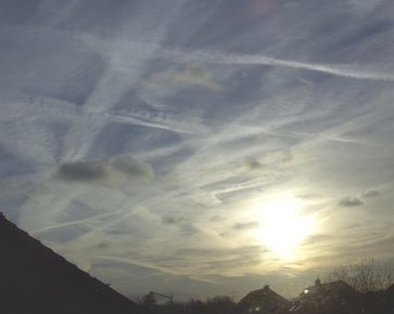 GeoEngineering / Chemtrails und völlig trüber Himmel über Schweinfurt im Jahr 2015