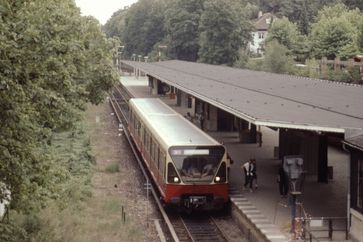 S-Bahn der neu entwickelten BVG-Baureihe 480 in Frohnau, 1991