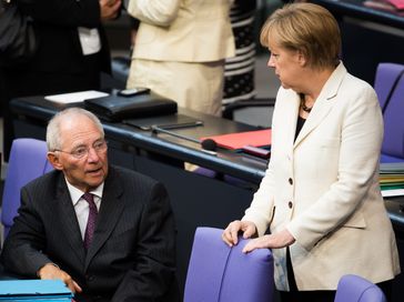 Wolfgang Schäuble und Merkel im Deutschen Bundestag, 2014