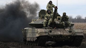 Russische Soldaten auf einem T-90M-Panzer (Archivbild) Bild: Sputnik / Alexey Maishev