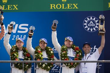 Dirk Müller, Sébastien Bourdais und Joey Hand gelingt nach ihrem Klassensieg von 2016 als Drittplatzierte erneut der Sprung aufs Siegerpodest.