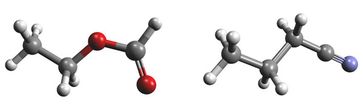 Die beiden im interstellaren Raum neu entdeckten hochkomplexen organischen Moleküle (links: Äthylformiat , rechts: n-Propylzyanid). Die Farbkodierung der atomaren Bestandteile der Moleküle ist wie folgt: Wasserstoff (H): weiß, Kohlenstoff (C): grau, Sauerstoff (O): rot und Stickstoff (N): blau. Oliver Baum, Universität Köln