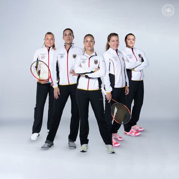 Nastasja Schunk, Andrea Petkovic, Angelique Kerber, Anna-Lena Friedsam und Jule Niemeier (v.l.n.r.)  Bild: Porsche AG Fotograf: DTB - Deutscher Tennis Bund e.V.