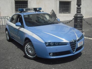 Alfa Romeo der Polizia di Stato vor dem Quirinalspalast in Rom.
