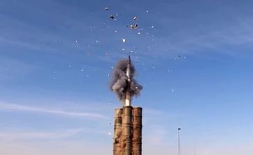 Archivbild: Ein Flugabwehrraketenkomplex vom Typ S-300 feuert eine Rakete ab, 6. Juni 2022. Bild: VERTEIDIGUNGSMINISTERIUM DER RUSSISCHEN FÖDERATION / Sputnik