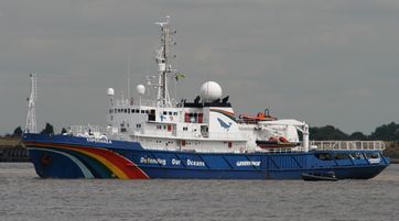 Die Esperanza auf der Themse vor Gravesend im Sommer 2010