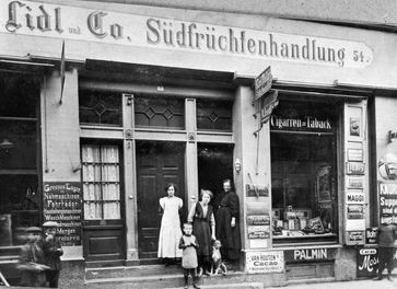 Das erste Lebensmittelgeschäft der "A. Lidl & Co. Südfrüchtenhandlung" in der Sülmerstraße 54 in Heilbronn. Bild: "obs/ZDF/Schwarz Gruppe"