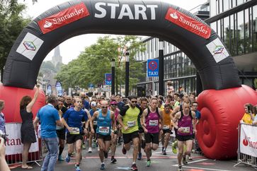 Der Start des Santander Marathon 2018. Bild: "obs/Santander Consumer Bank AG/Matthias Sandmann"