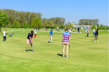 Immer mehr Menschen spielen in Deutschland Golf  Bild: "obs/Deutscher Golf Verband/Alexander Rochau"