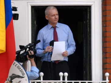 Assange auf dem Balkon der ecuadorianischen Botschaft in London am 19. August 2012.