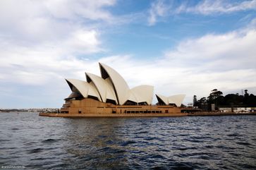 Die größte Muschel der Welt: Sydneys spektakuläre Hafeneinfahrt mit dem weltberühmten Opernhaus. Bild: "obs/Nees Reisen AG/kreuzfahrten.de"