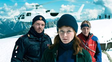 V. li. n. re.: Max Wagner (Rolle Andi Brocca), Sarah Bauerett (Rolle Toni Brandner) und Kristina Pauls (Rolle Marie Glauber) Bild: ARD Degeto Film/UFA Fiction Fotograf: Roland Suso Richter