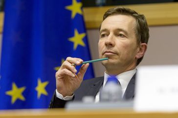 Bernd Lucke (LKR): "Wählen gehen hilft nur, wenn man richtig wählt" / Bild: "obs/LKR - Die Eurokritiker/Benoit BOURGEOIS"