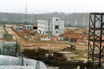 Lagergebäude im Bau für spaltbares Material in der Kerntechnischen Anlage Majak. Bild: Carl Anderson, US Army Corps of Engineers