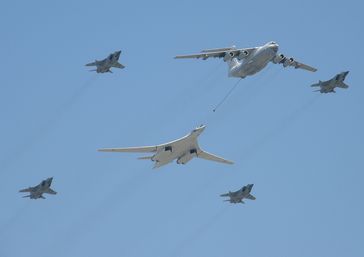 Tupolev Tu-160 und MiG-31K Abfangjäger (Symbolbild)