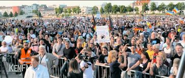 Demonstration in Stuttgart am 09.05.2020 mit über 30.000 Menschen
