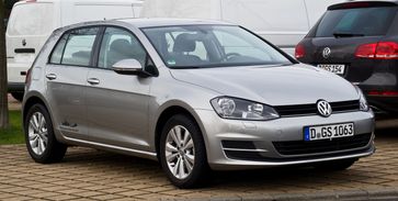 Der VW Golf VII ist die siebte Auflage des Personenkraftfahrzeugs VW Golf, die in Deutschland im Herbst 2012 auf den Markt gekommen ist.