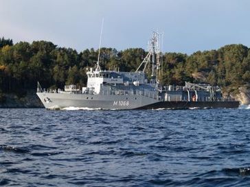 Minenjagdboot "Datteln" in See.