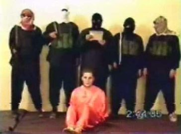 Islamischer Staat: A screenshot from the 2004 hostage video, where Nick Berg was beheaded by al-Zarqawi's group.