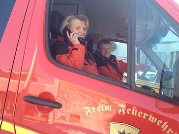Feuerwehr und Skiclub verkündeten  Leyhe-Start per Lautsprecher im Upland. Bild: SCW