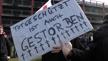 Demo gegen Coronamaßnahmen vor dem NRW-Landtag, Düsseldorf 13.03.2021 Bild: Felicitas Rabe /RT