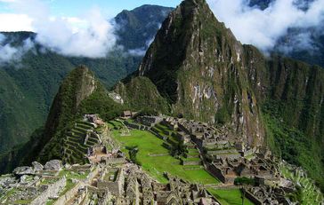 Unkontaktierte Völker leben in Machu Picchus 'Heiligem Tal'. Die uralte Stadt hat jährlich bis zu 1 Million Besucher. Bild: Icelight/Wikicommons
