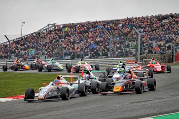 1967 begann auf der britischen Rennstrecke von Brands Hatch die wohl erfolgreichste Nachwuchs-Rennserie der Welt ihren globalen Siegeszug. Bild: Ford-Werke GmbH Fotograf: Ford-Werke GmbH