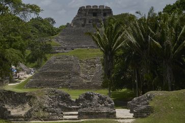 Blick über die Ruinen von Xunantunich