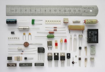 Verschiedene elektronische Bauelemente