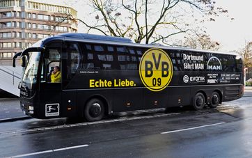 Mannschaftsbus von Borussia Dortmund (2015)