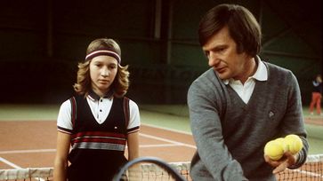 Peter Graf mit seiner Tochter Steffi beim Training im Jahr 1982. Bild: "obs/ZDFinfo/action press/Jörg Hinninger"