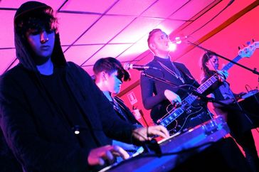 The xx  - Von links: Jamie Smith, Romy Madley Croft, Oliver Sim, Baria Qureshi