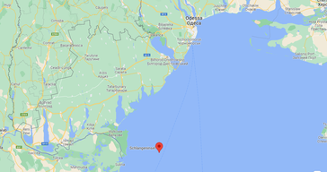 Die Schlangeninsel bildet eine strategisch wichtige Position nahe der Handelsrouten in Richtung Schwarzmeerhafen Odessa. Bild: Screenshot RT DE / Eigenes Werk