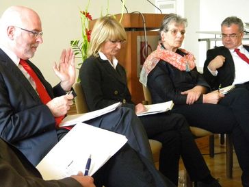 Diskutierten an der Pädagogischen Hochschule das Thema Alphabetisierung (von links): Rainer Stolz (s
Quelle: Barbara Müller (idw)