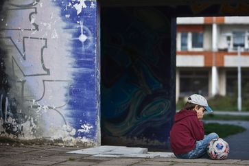 Mehr als zwei Millionen Kinder in Deutschland leben in Armut.  Bild: "obs/ZDF/Patrick Pleul"
