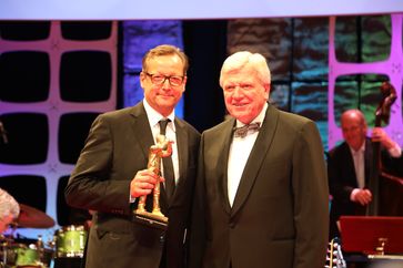 v.l.n.r.: Matthias Brandt und Volker Bouffier (2018), Archivbild