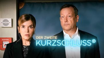 Ein Jahr später. Ein zweiter Kurzschluss führt Bettina (Anke Engelke) und Martin (Matthias Brandt)an ihrem Silvesterabend wieder zusammen.