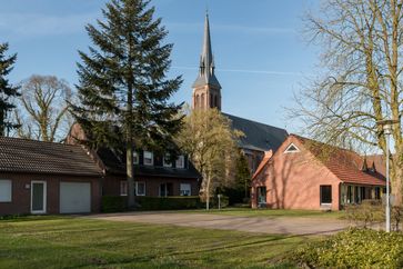 St.-Jakobus-Kirche mit Pfarrheim (Dülmen, Nordrhein-Westfalen) (Symbolbild)