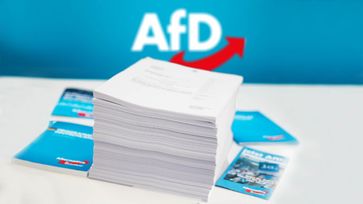 Weit über 1000 Beispiele belegen: Blau ist die Farbe der AfD