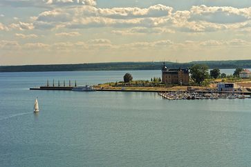 Der Große Goitzschesee ist der größte See in einem Seengebiet, das aus dem ehemaligen Braunkohlentagebau Goitzsche (sprich: Gottsche) in Sachsen-Anhalt hervorgegangen ist. Der Tagebaurestsee gehört zum Bitterfelder Bergbaurevier. Die nordöstliche Bucht bei Mühlbeck wird Bernsteinsee genannt.