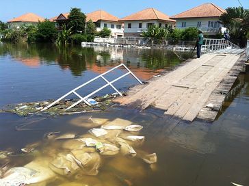 Überschwemmte Brücke