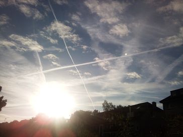 Chemtrails am 18.09.2012  über Mülheim an der Ruhr