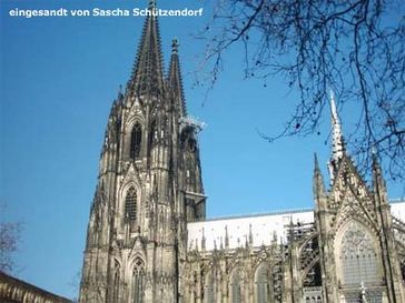 Der Kölner Dom ist das Wahrzeichen von Köln und der Mittelpunkt der Stadt. Domspitzen vom Roncalliplatz aus. Bild: meinestadt.de Sascha Schützendorf
