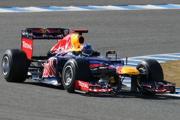 Sebastian Vettel im Red Bull RB8 bei Testfahrten vor der Saison in Jerez