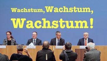 Wirtschaftsweise (2015): Eine Gruppe von Menschen, die in ihrer gesamten Existenz noch keine richtige Angabe gemacht hatten.